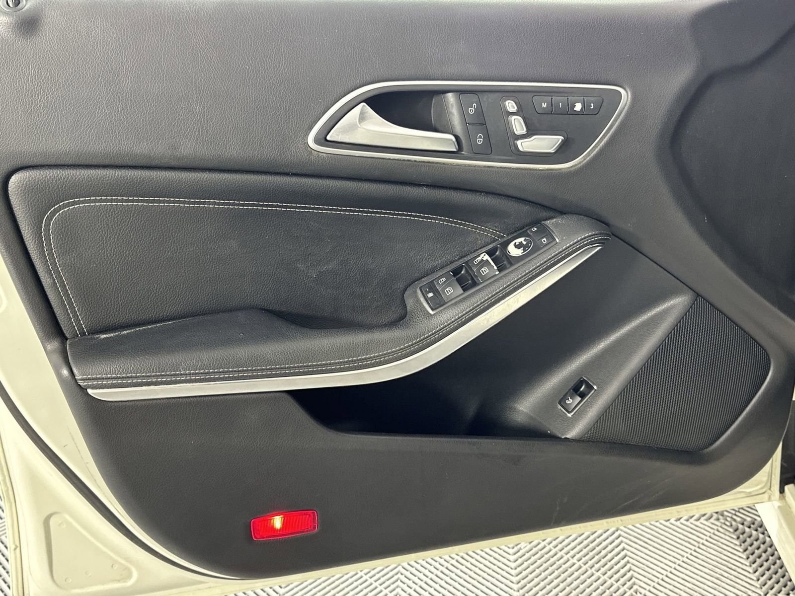 Used 2018 Mercedes-Benz CLA 250 image 27