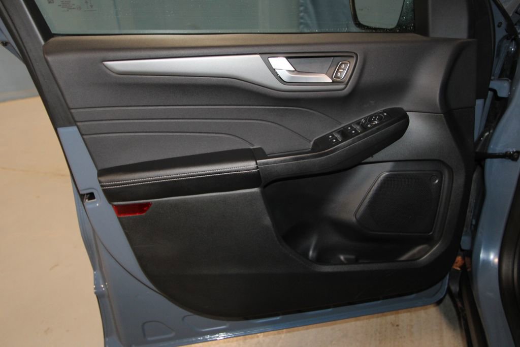 Used 2025 Ford Escape SE FWD image 5