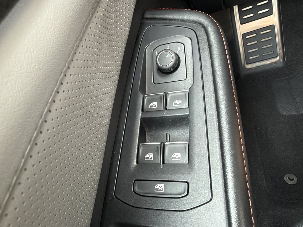 Used 2024 Volkswagen Atlas Peak Edition SE AWD/4WD image 29