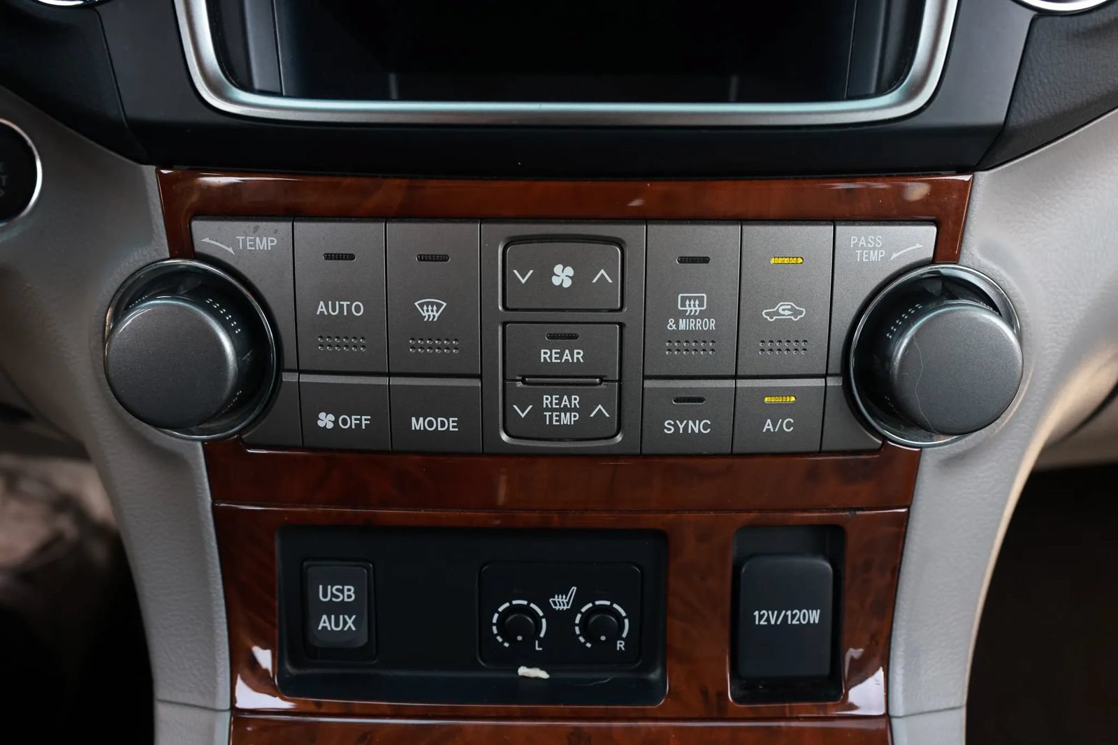 Used 2013 Toyota Highlander Limited AWD/4WD image 35