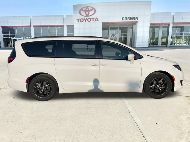 Used 2020 Chrysler Pacifica Touring-L Plus FWD image 6