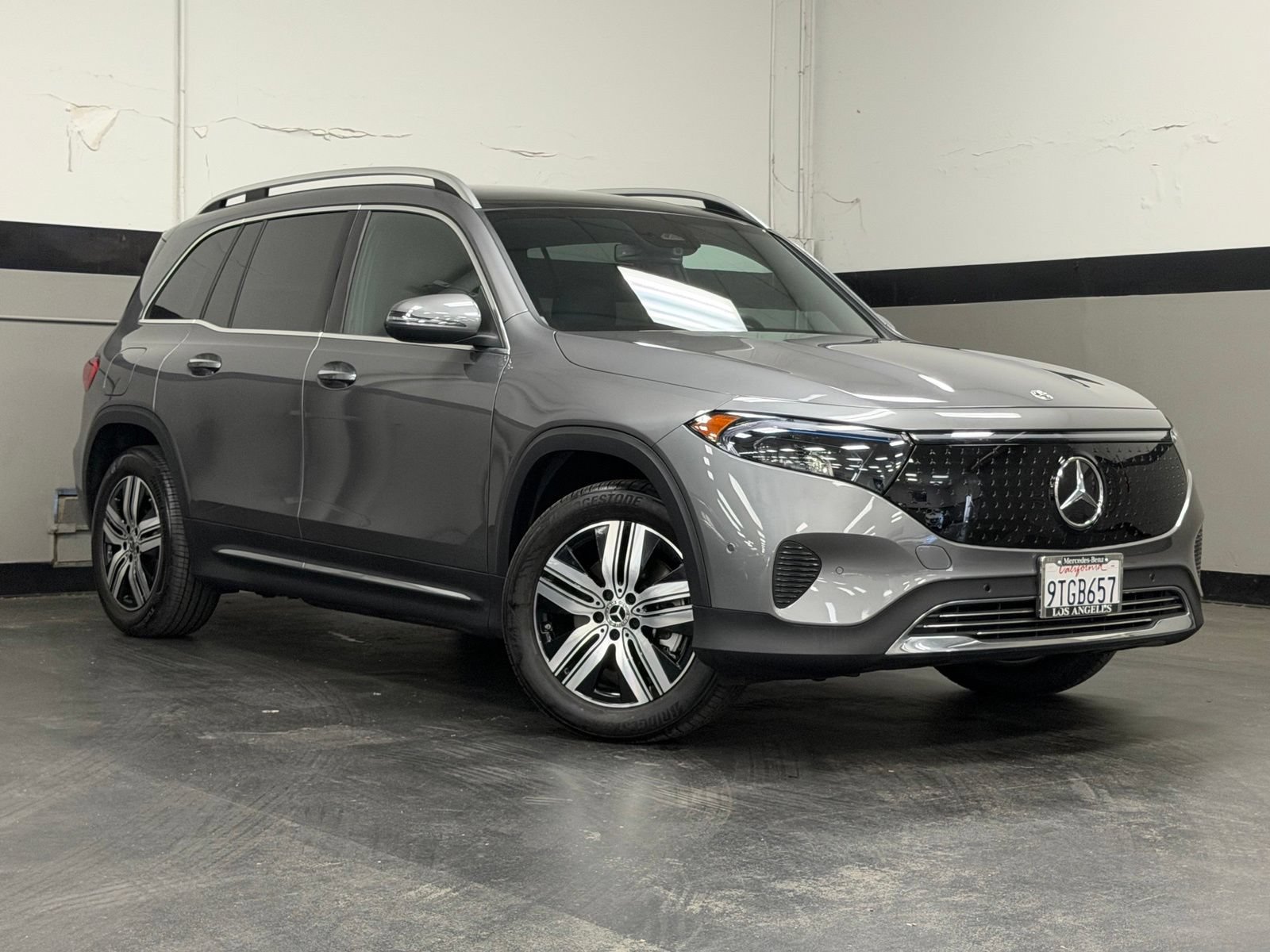 Used 2025 Mercedes-Benz EQB 300 4MATIC image 2