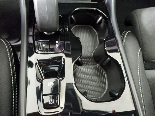 Used 2023 Volvo XC40 B5 Plus image 21