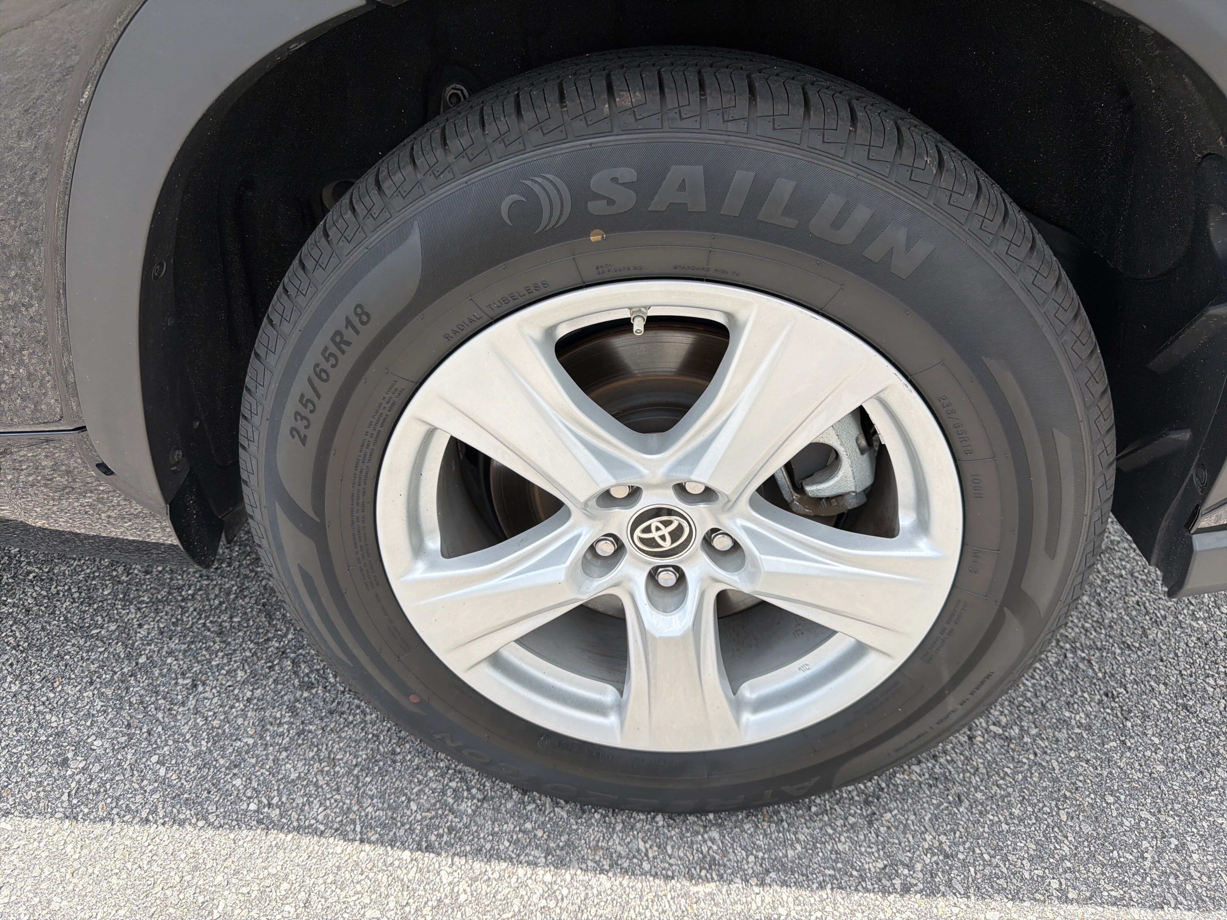 Certified 2025 Toyota Highlander LE FWD image 29