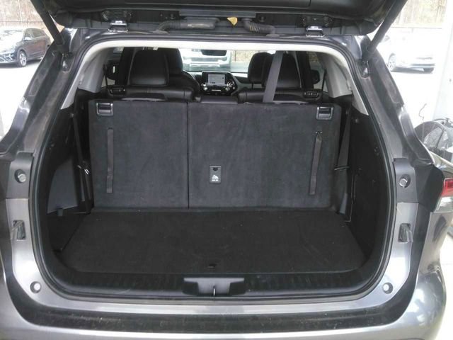 Used 2024 Toyota Highlander XLE image 5