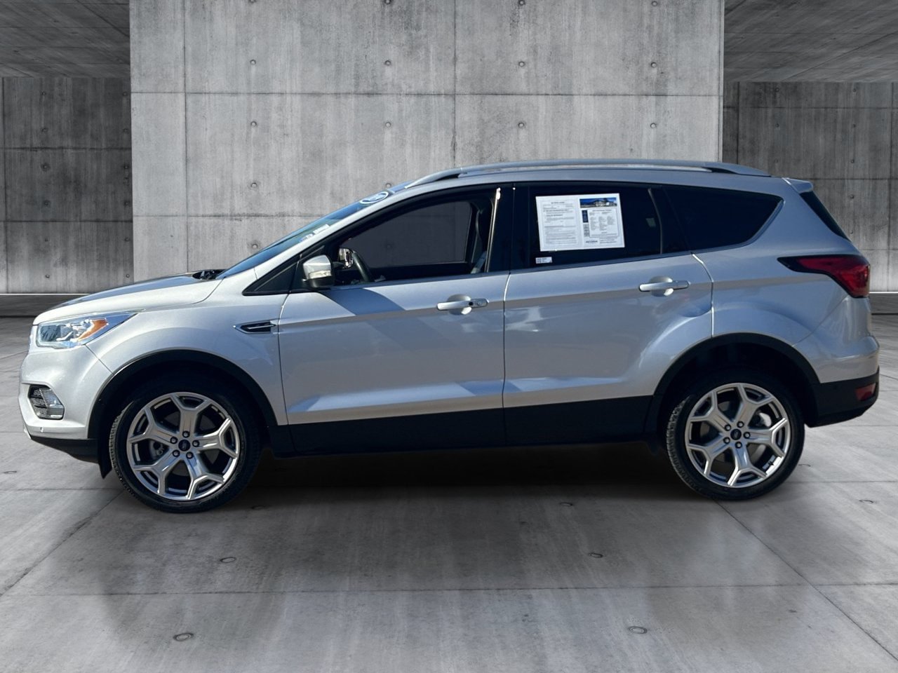 Used 2019 Ford Escape Titanium AWD/4WD image 2