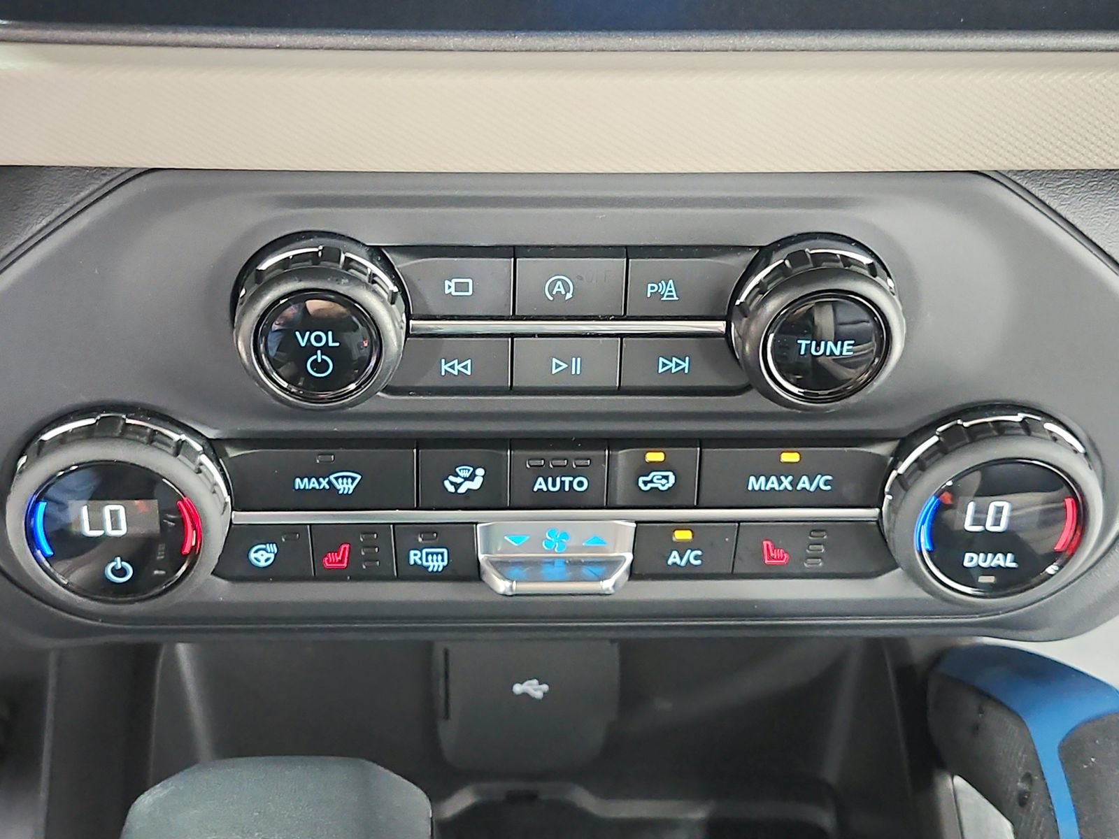 Used 2024 Ford Bronco Wildtrak AWD/4WD image 35