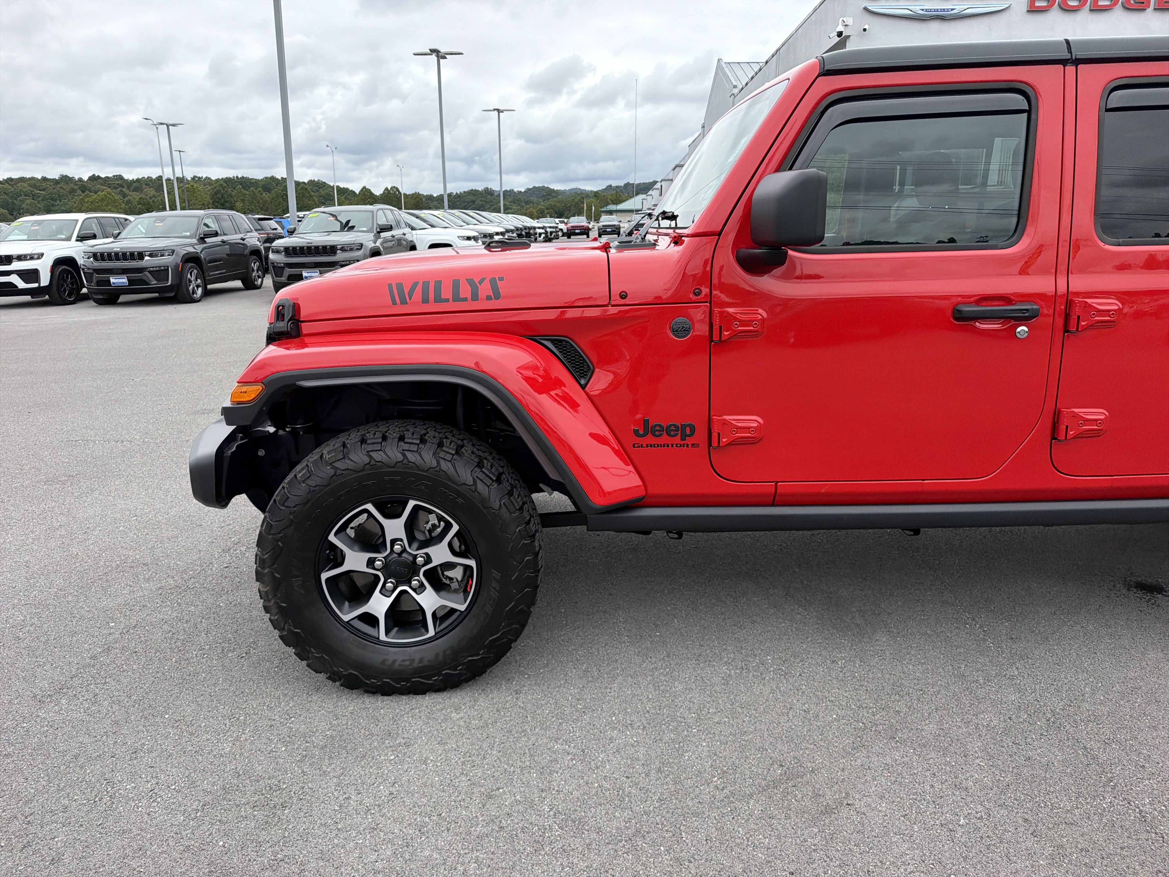 Used 2023 Jeep Gladiator Sport AWD/4WD image 12