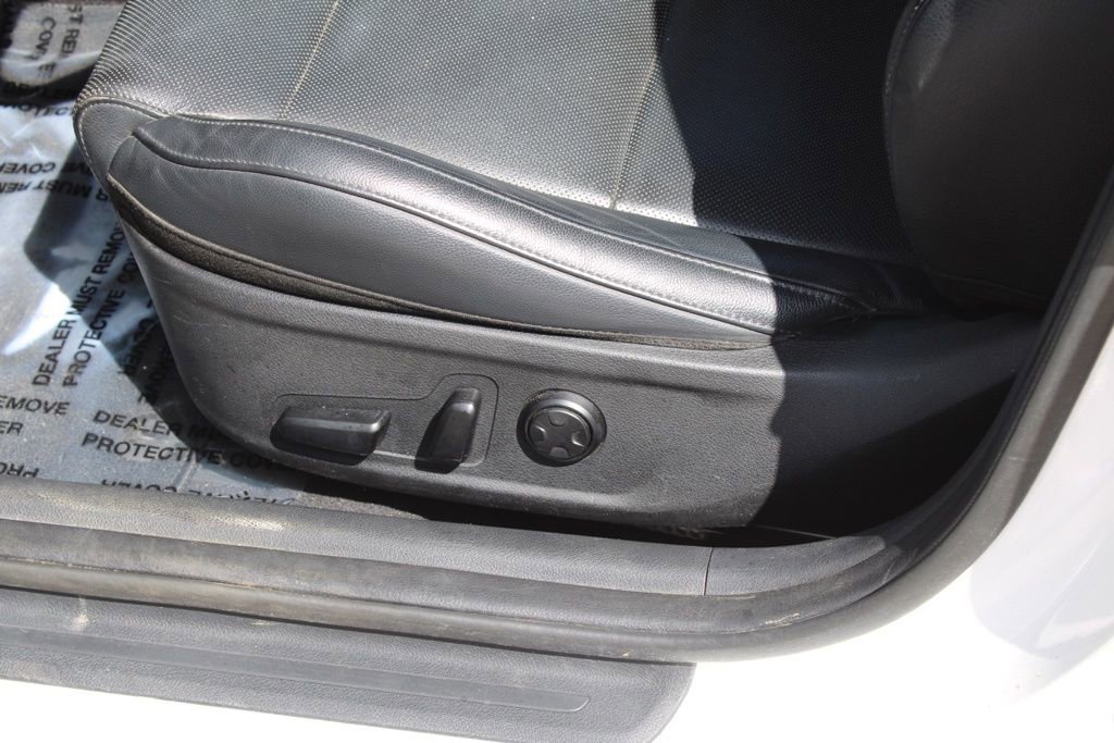 Used 2018 Kia Stinger Premium AWD/4WD image 15