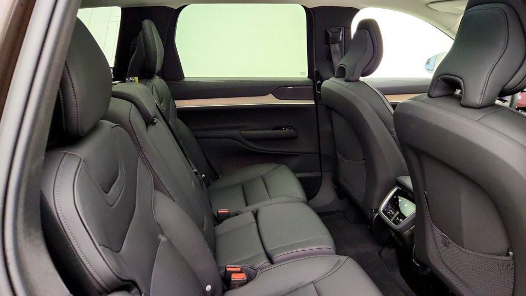 Used 2025 Volvo EX90 Plus AWD/4WD image 24