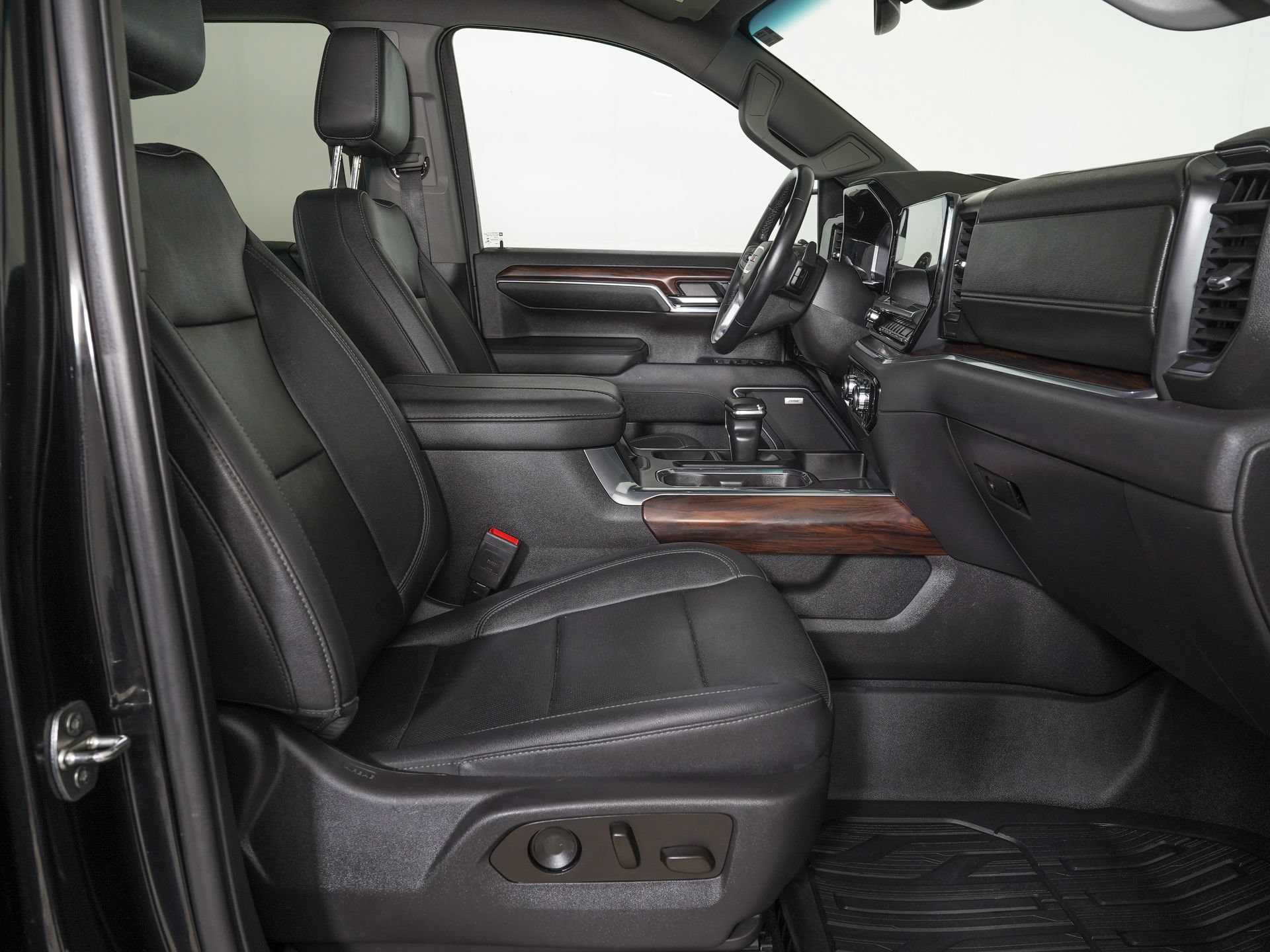 Used 2023 GMC Sierra 1500 SLT AWD/4WD image 9