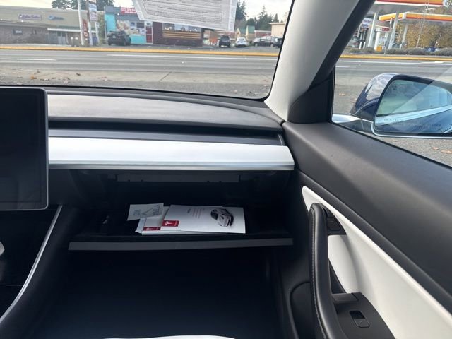 Used 2019 Tesla Model 3 Standard Range image 11