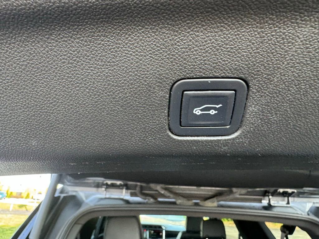 Used 2022 GMC Yukon XL Denali image 7