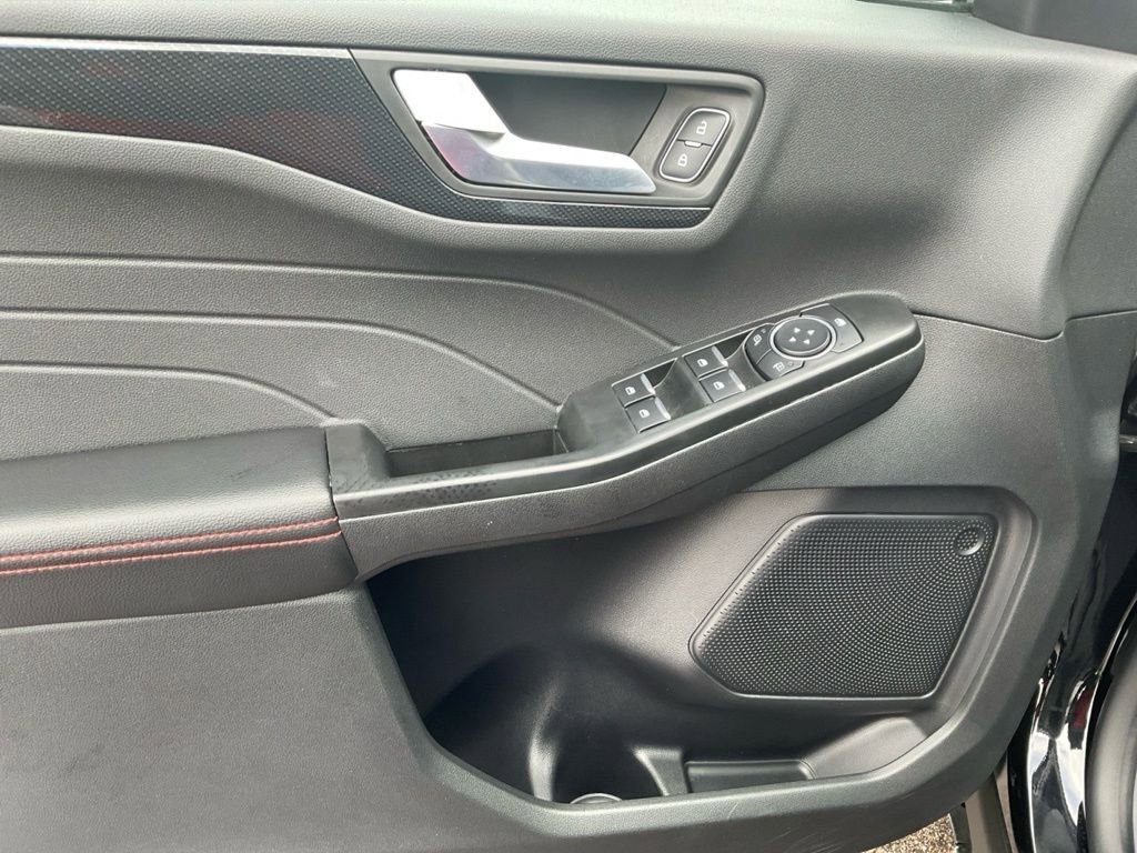 Used 2025 Ford Escape ST-Line image 19
