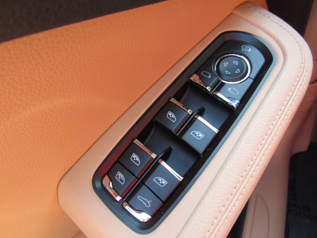Certified 2026 Porsche Macan AWD/4WD image 24