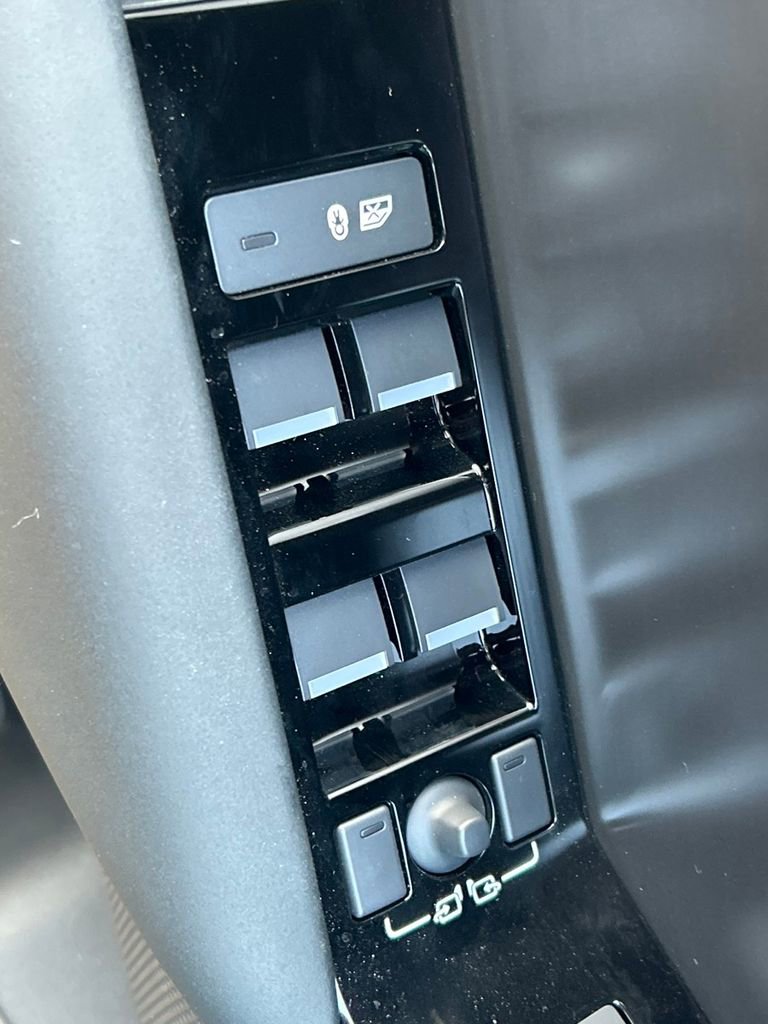 Used 2026 Land Rover Range Rover Velar S image 24