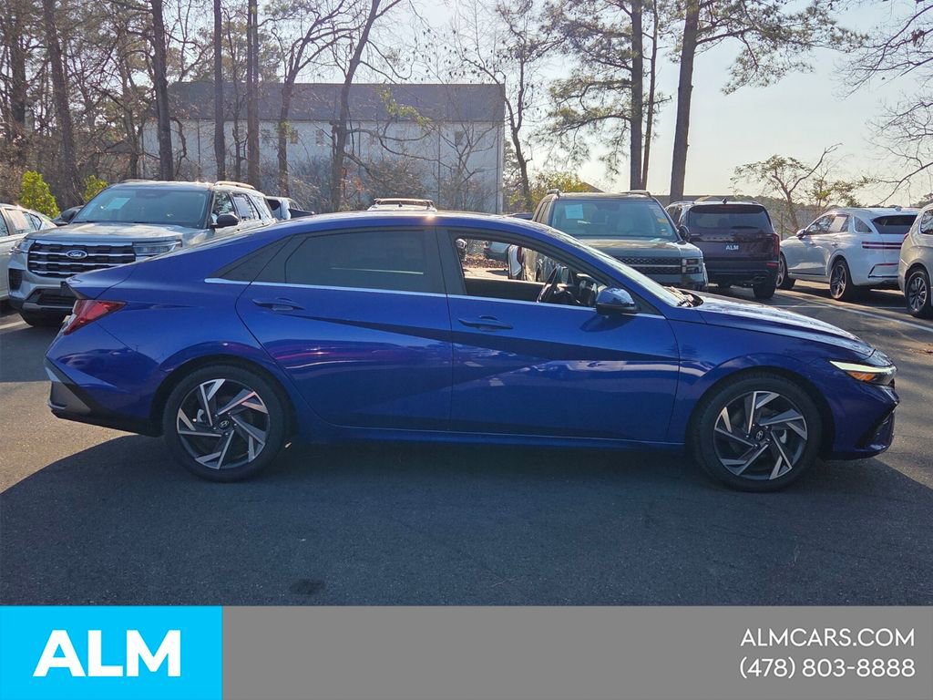 Used 2024 Hyundai Elantra Limited image 8