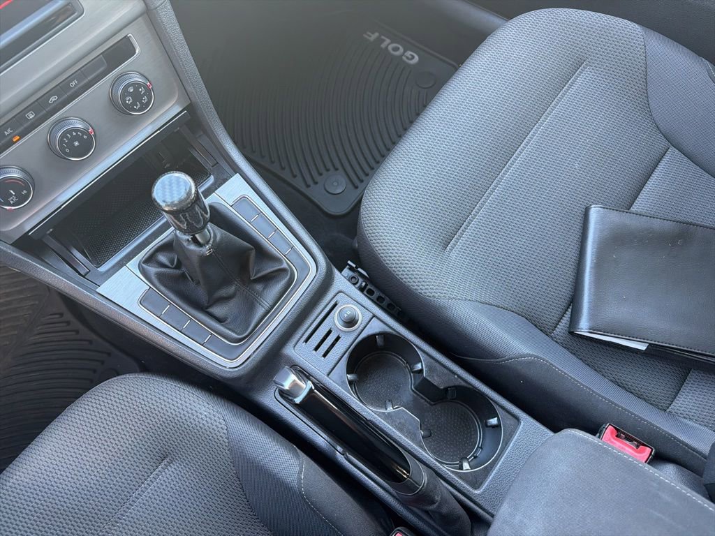 Used 2016 Volkswagen Golf S image 16