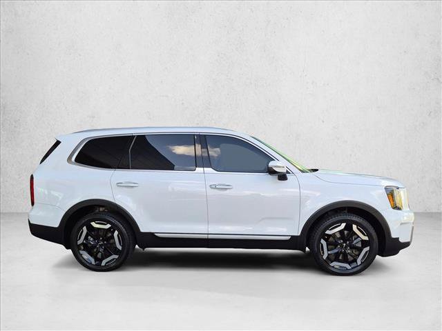 Used 2023 Kia Telluride S FWD image 4