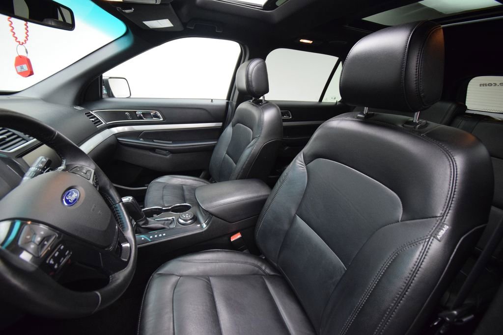 Used 2016 Ford Explorer XLT w/ Equipment Group 202A AWD/4WD image 23