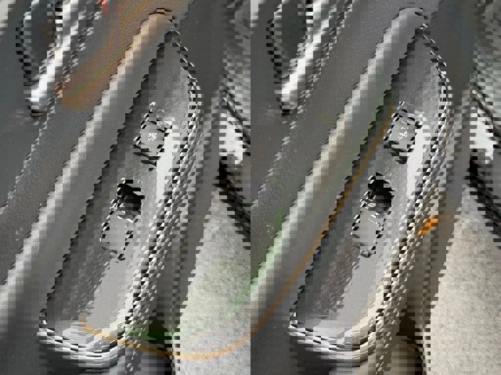 Used 2025 Toyota Crown Signia image 22