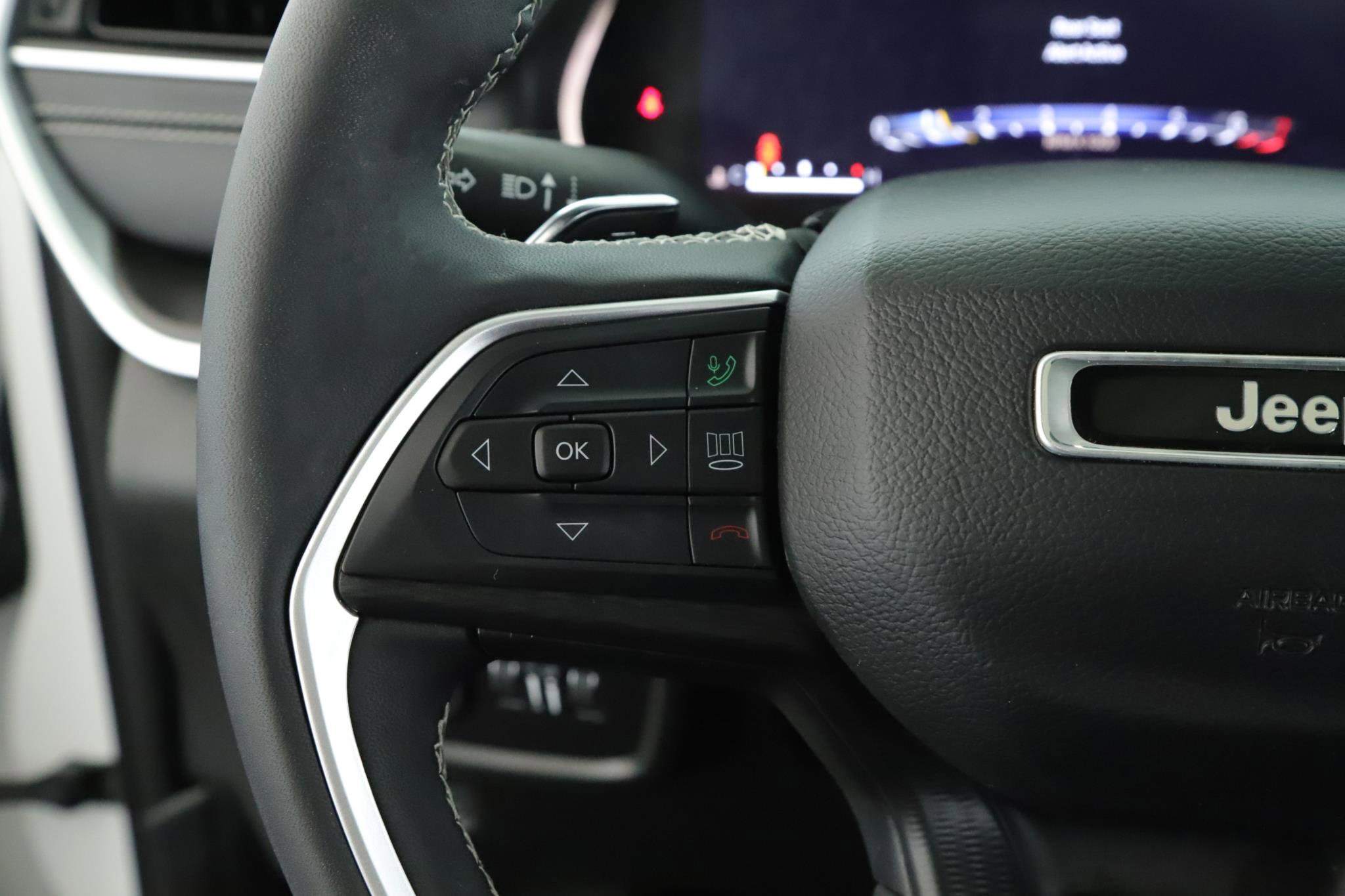 Used 2024 Jeep Grand Cherokee Altitude image 10