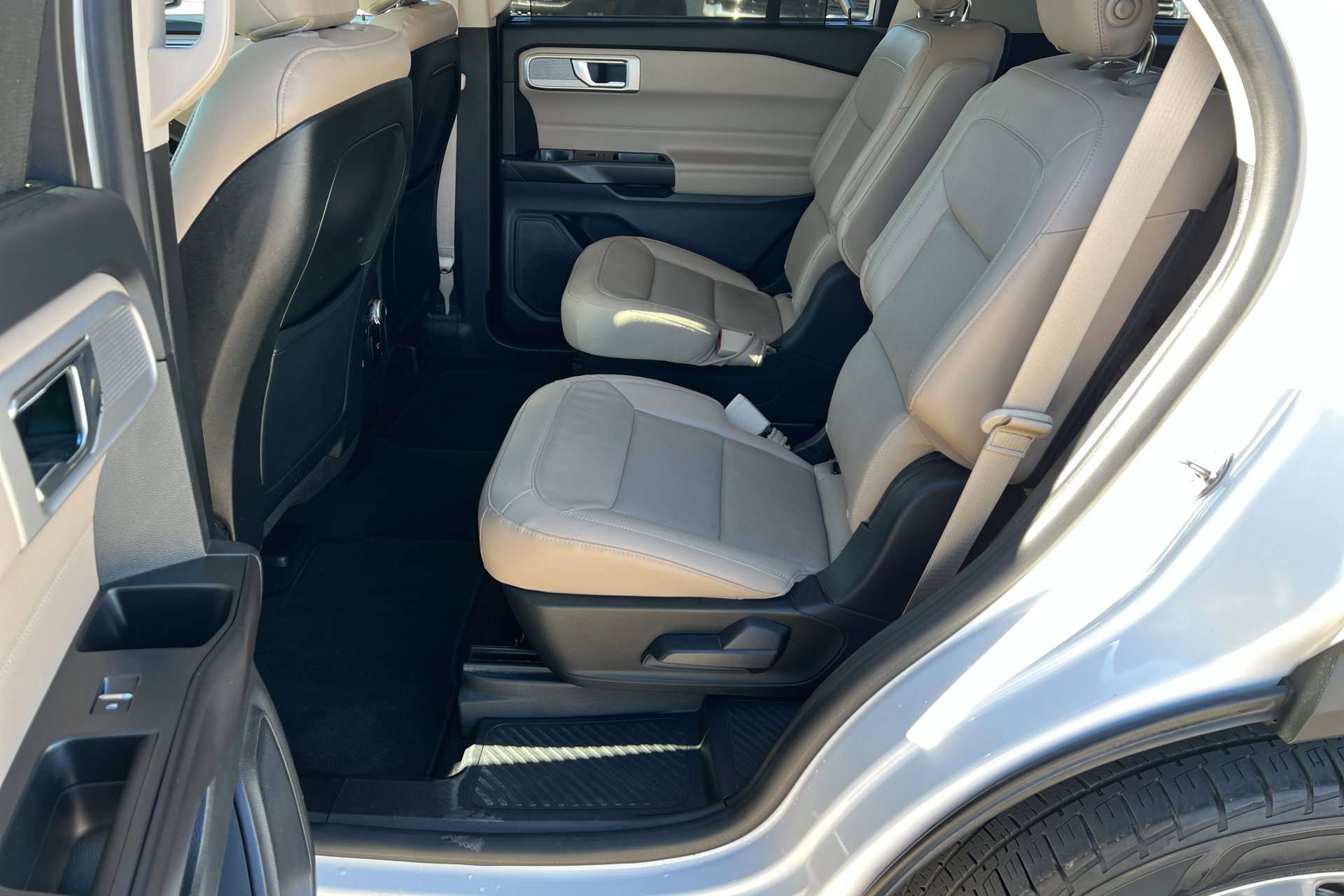 Used 2020 Ford Explorer Limited w/ Class III Trailer Tow Package image 21