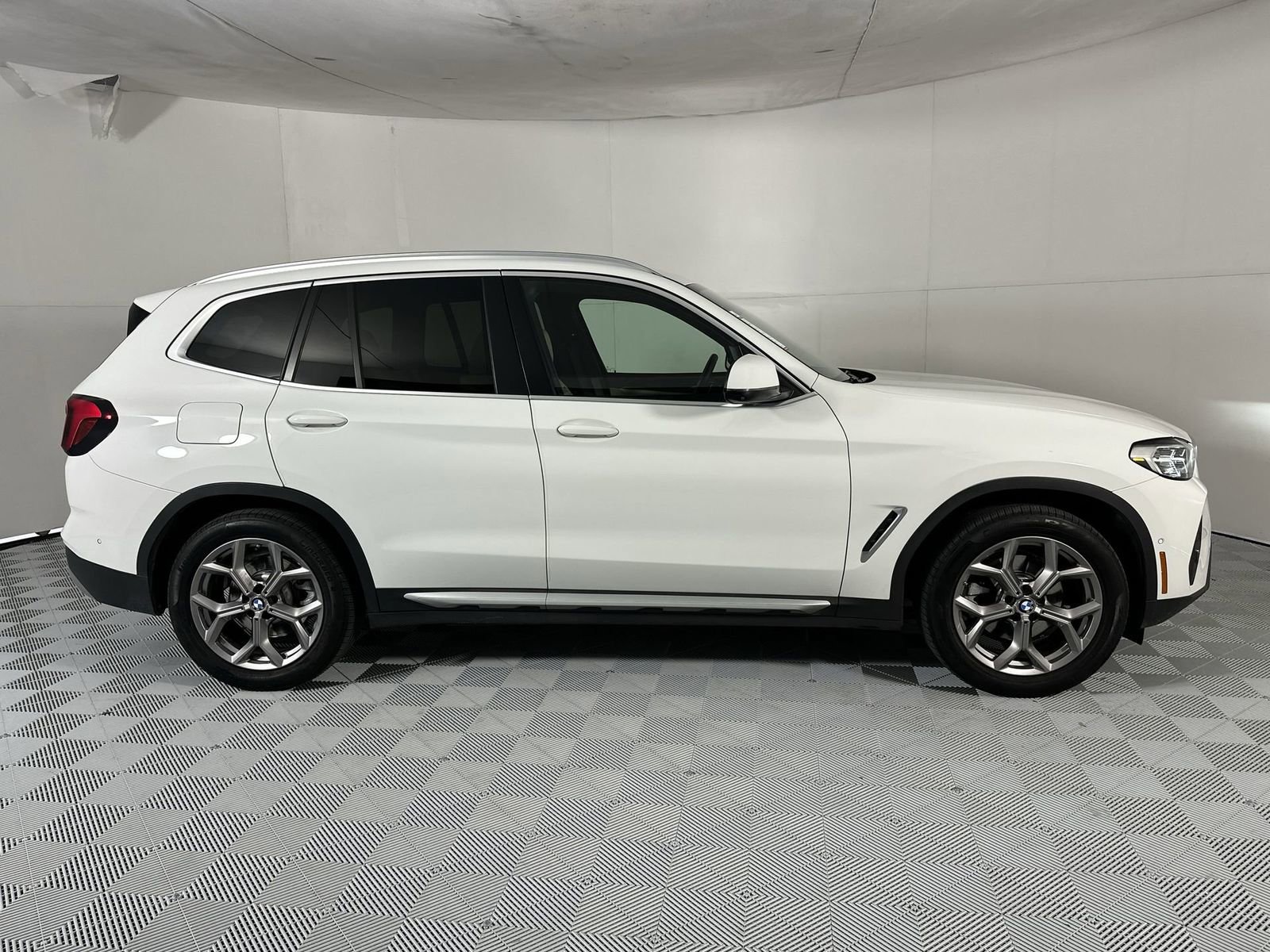 Used 2023 BMW X3 sDrive30i w/ Convenience Package RWD image 9