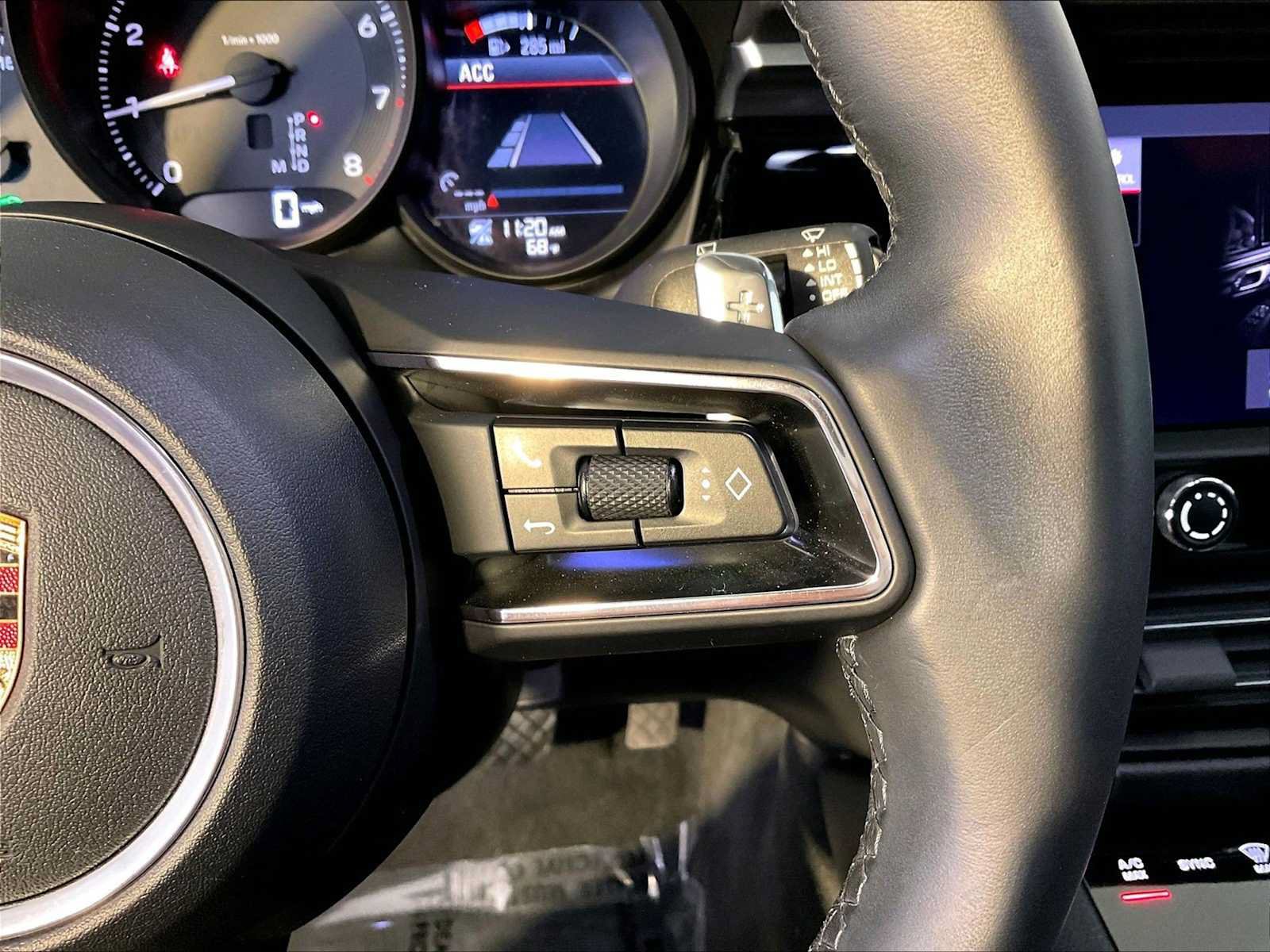 Certified 2023 Porsche Macan AWD/4WD image 28