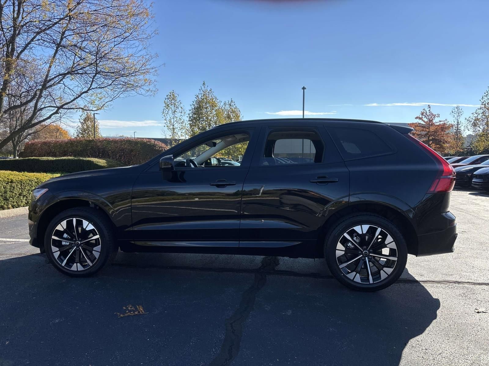 New 2026 Volvo XC60 B5 Plus w/ Protection Package Premier AWD/4WD image 4
