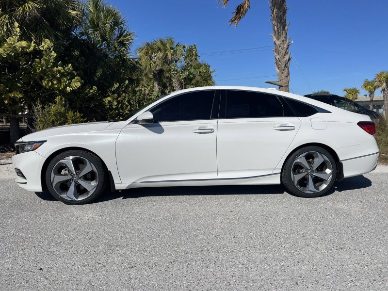 Used 2018 Honda Accord Touring image 3