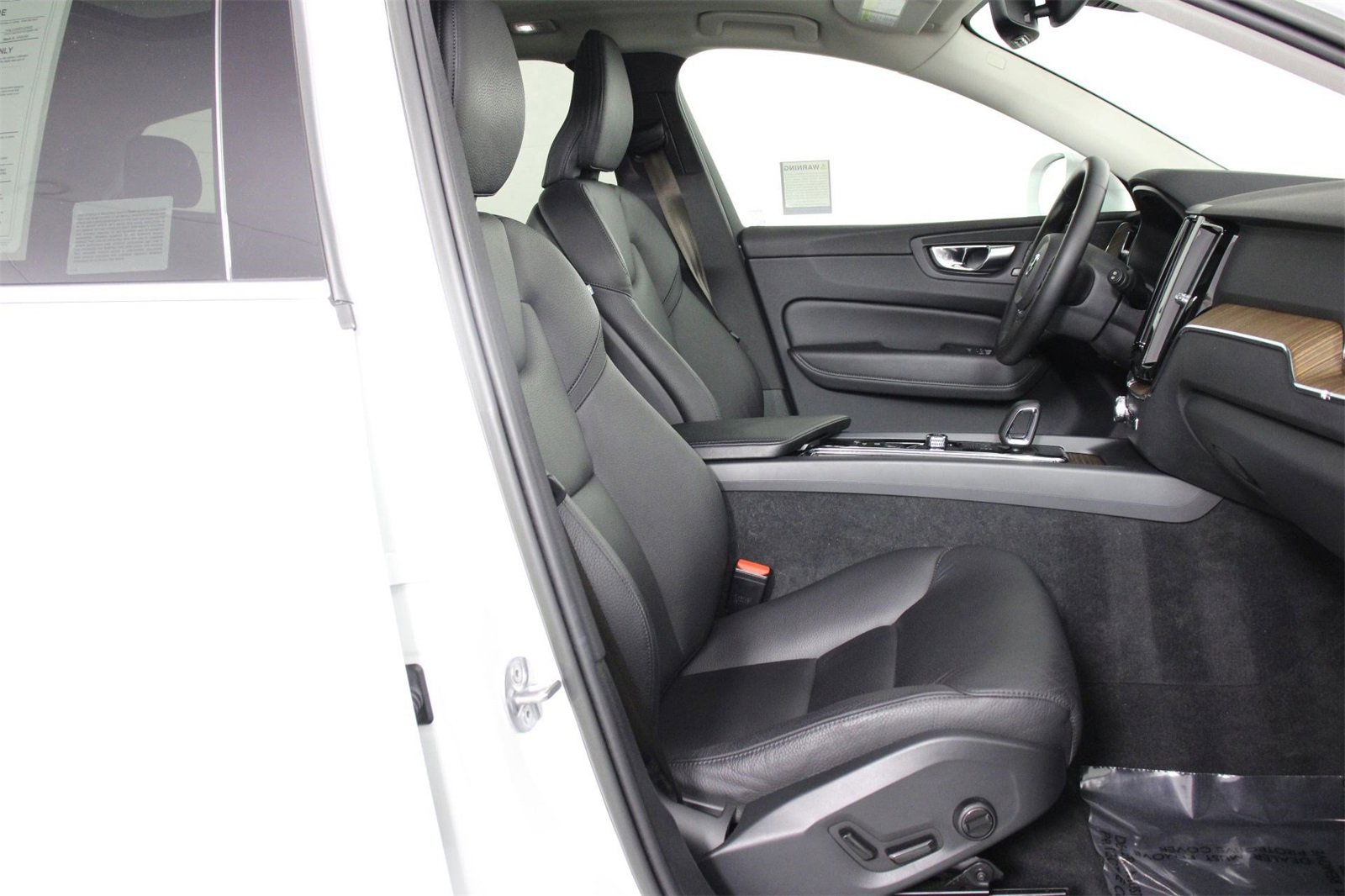 Certified 2023 Volvo XC60 B5 Plus w/ Protection Package Premier image 29