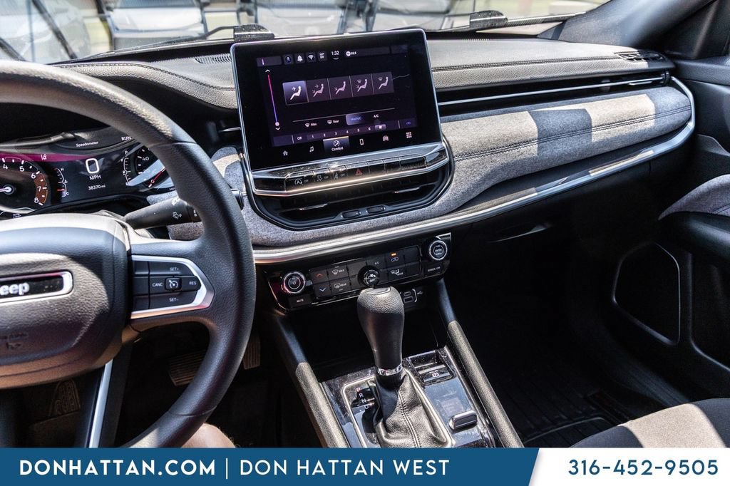 Used 2024 Jeep Compass Sport AWD/4WD image 8