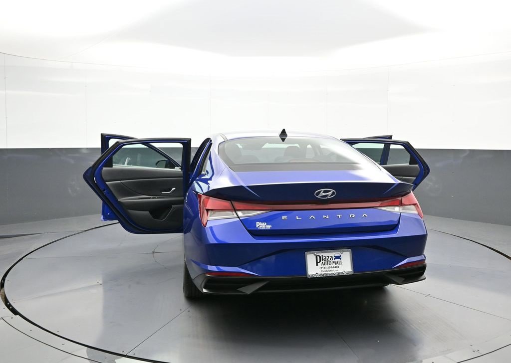 Certified 2023 Hyundai Elantra SE w/ Cargo Package image 46