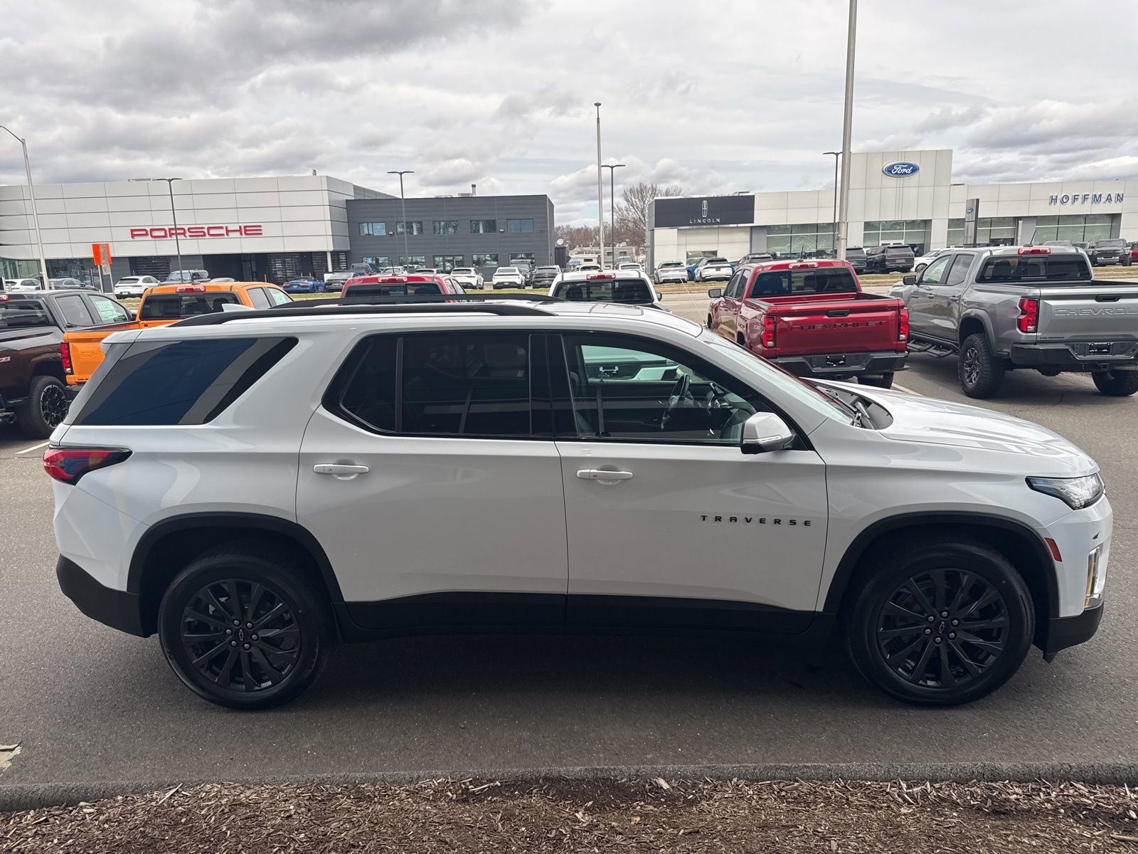 Used 2023 Chevrolet Traverse RS image 5