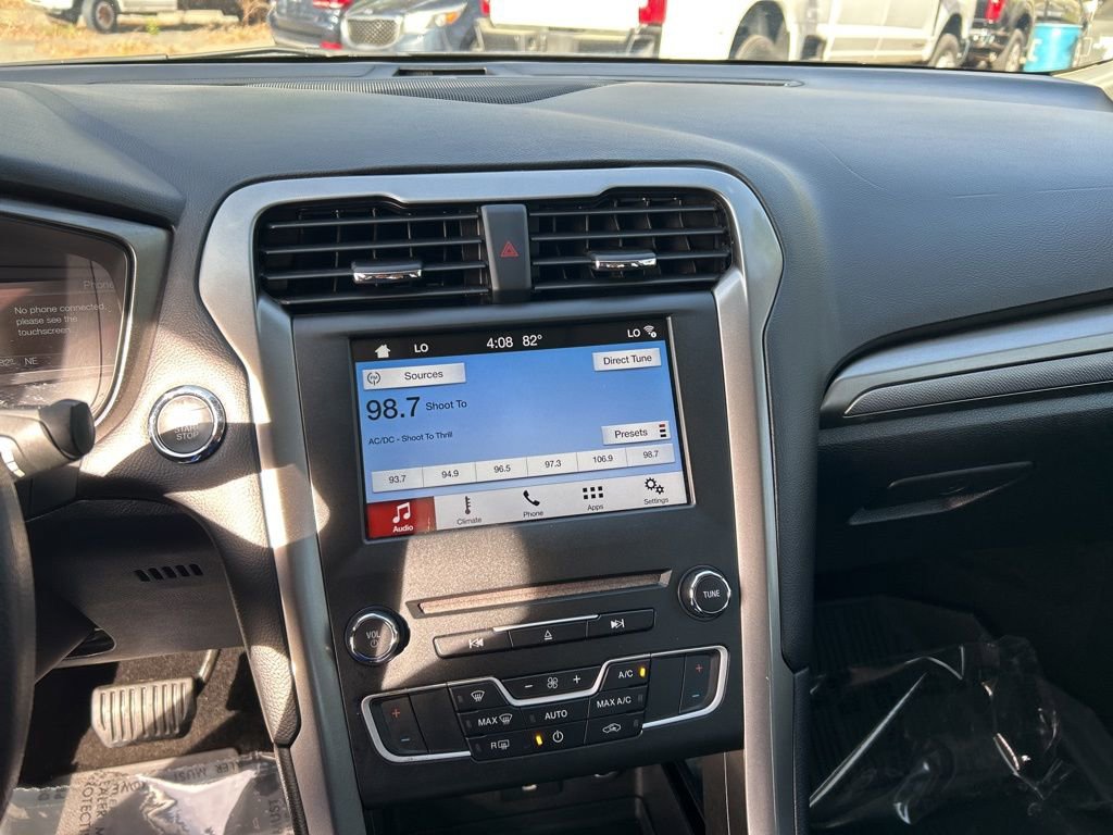 Used 2018 Ford Fusion SE w/ Fusion SE Technology Package image 18