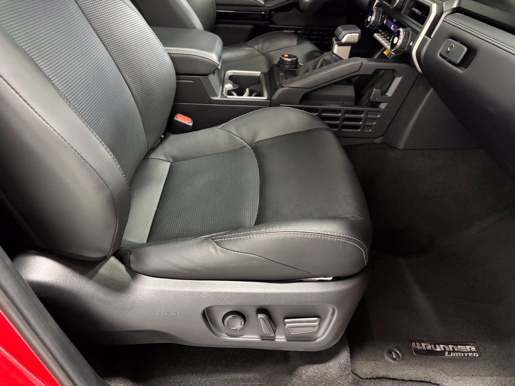 Used 2025 Toyota 4Runner Limited AWD/4WD image 59