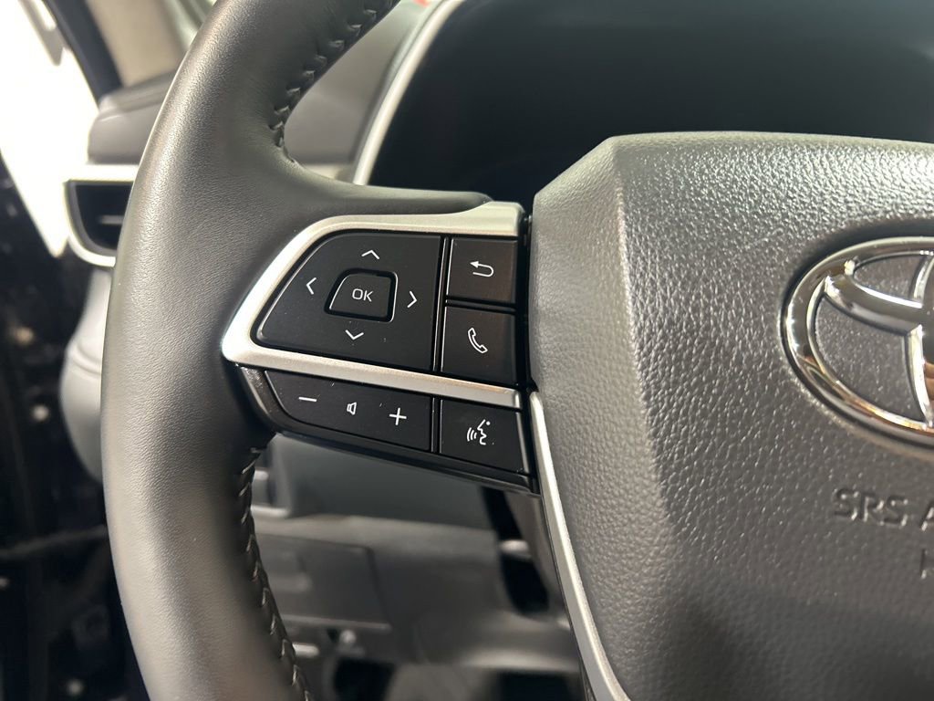 Used 2025 Toyota Highlander Platinum AWD/4WD image 24