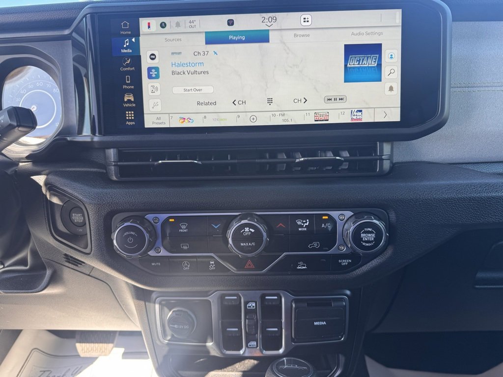 Used 2025 Jeep Gladiator Sport image 6