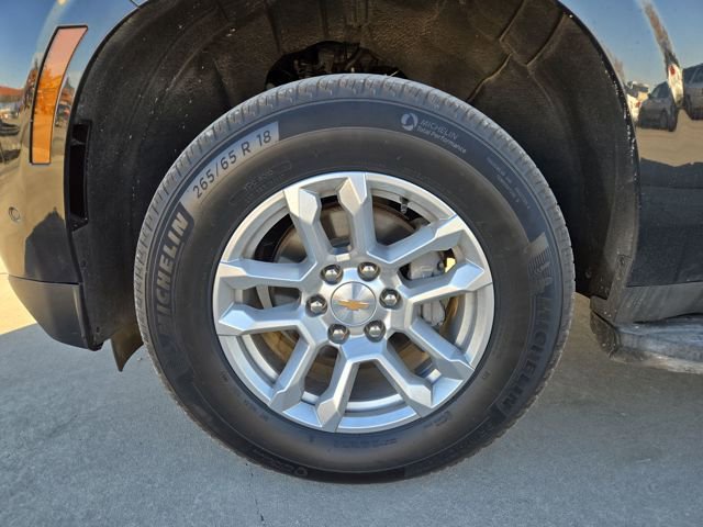 Used 2025 Chevrolet Suburban LT image 7