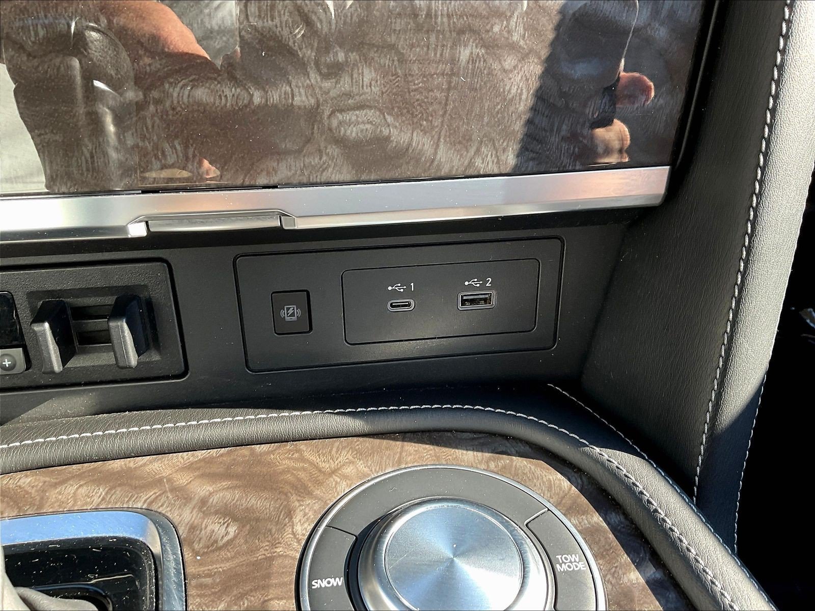 Certified 2022 Nissan Armada Platinum w/ Captain's Chairs Package RWD image 18