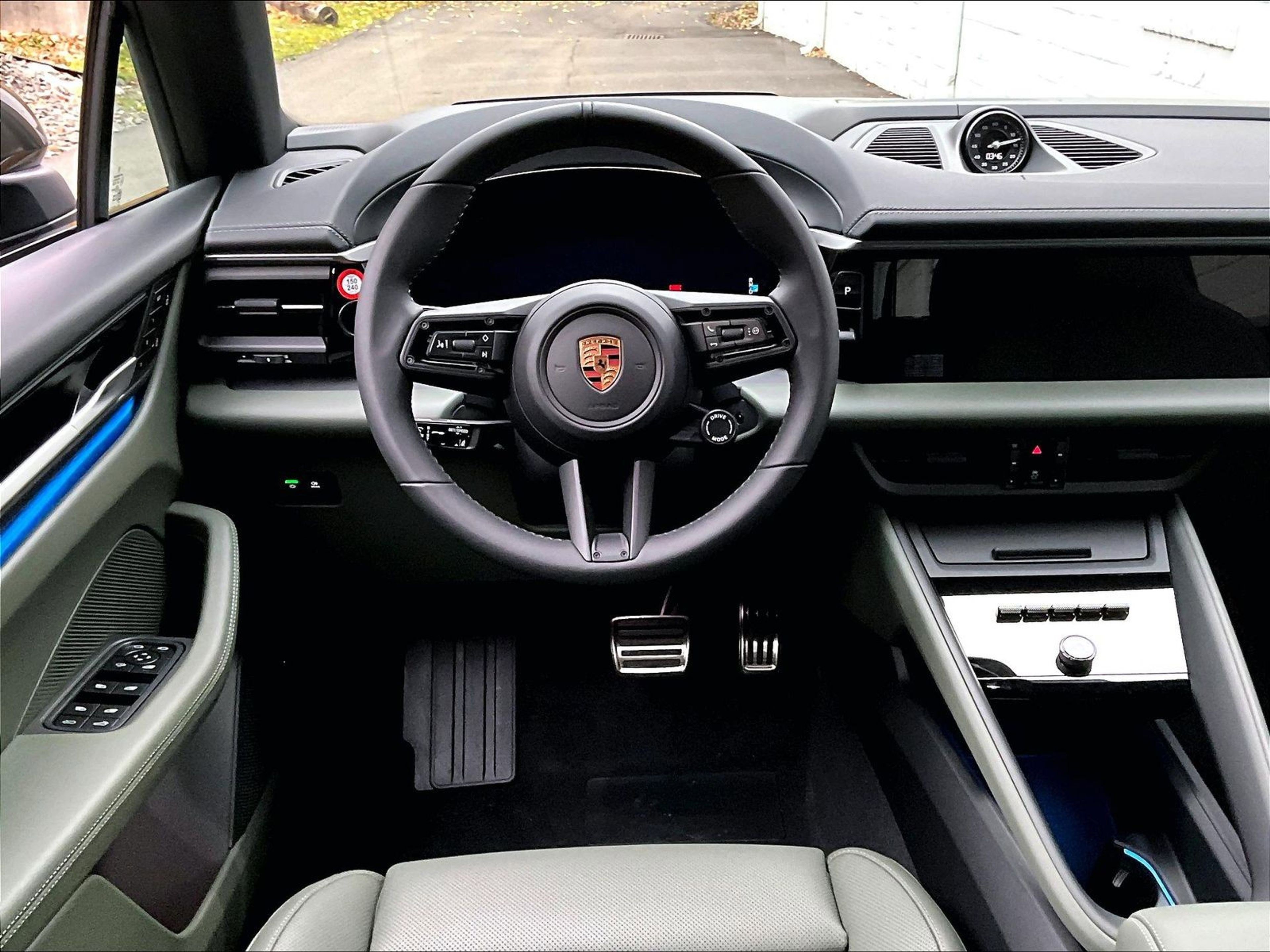 New 2025 Porsche Macan 4S Electric image 18