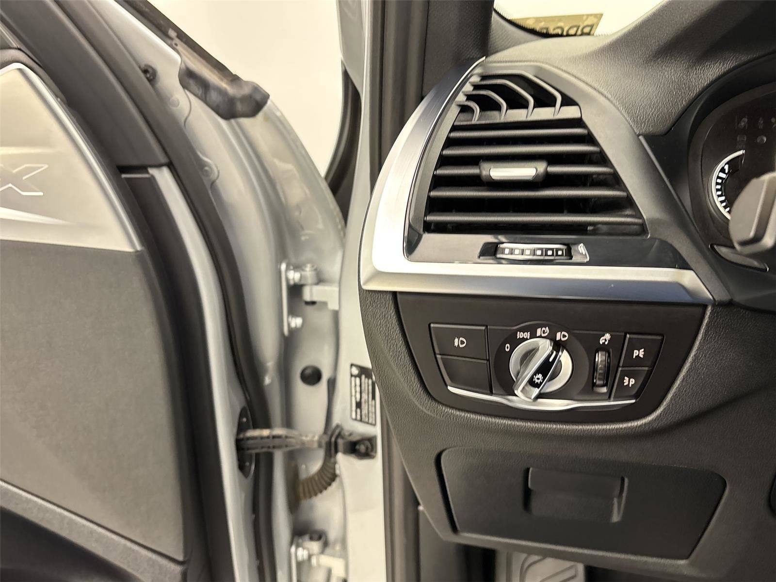 Used 2019 BMW X3 xDrive30i w/ Driving Assistance Package image 31