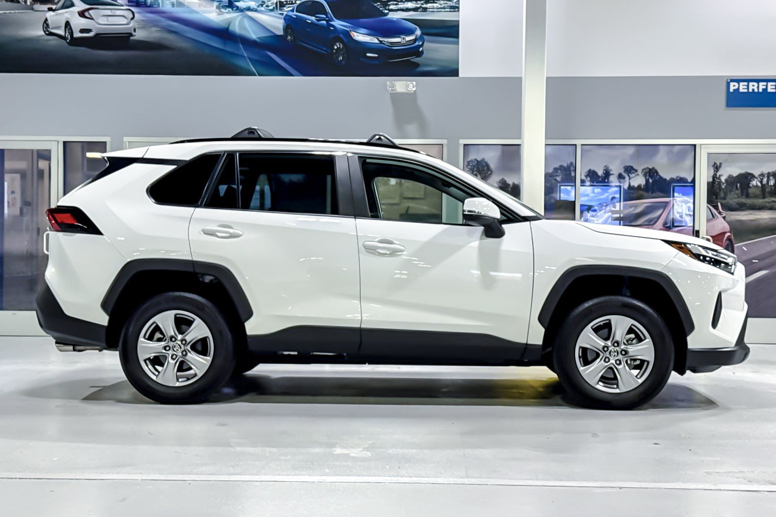 Used 2025 Toyota RAV4 XLE FWD image 8