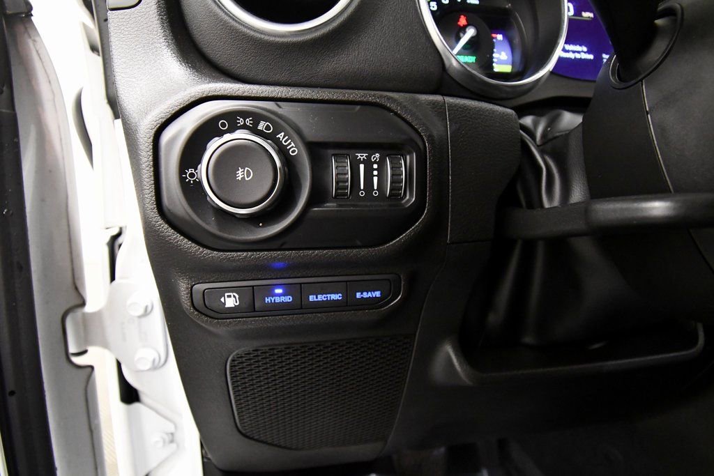 Used 2022 Jeep Wrangler Unlimited Sahara w/ Cold Weather Group AWD/4WD image 17