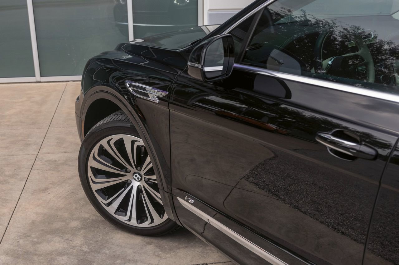 Used 2021 Bentley Bentayga AWD/4WD image 14