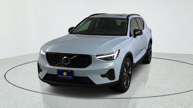 New 2026 Volvo XC40 B5 Plus w/ Climate Package AWD/4WD image 2