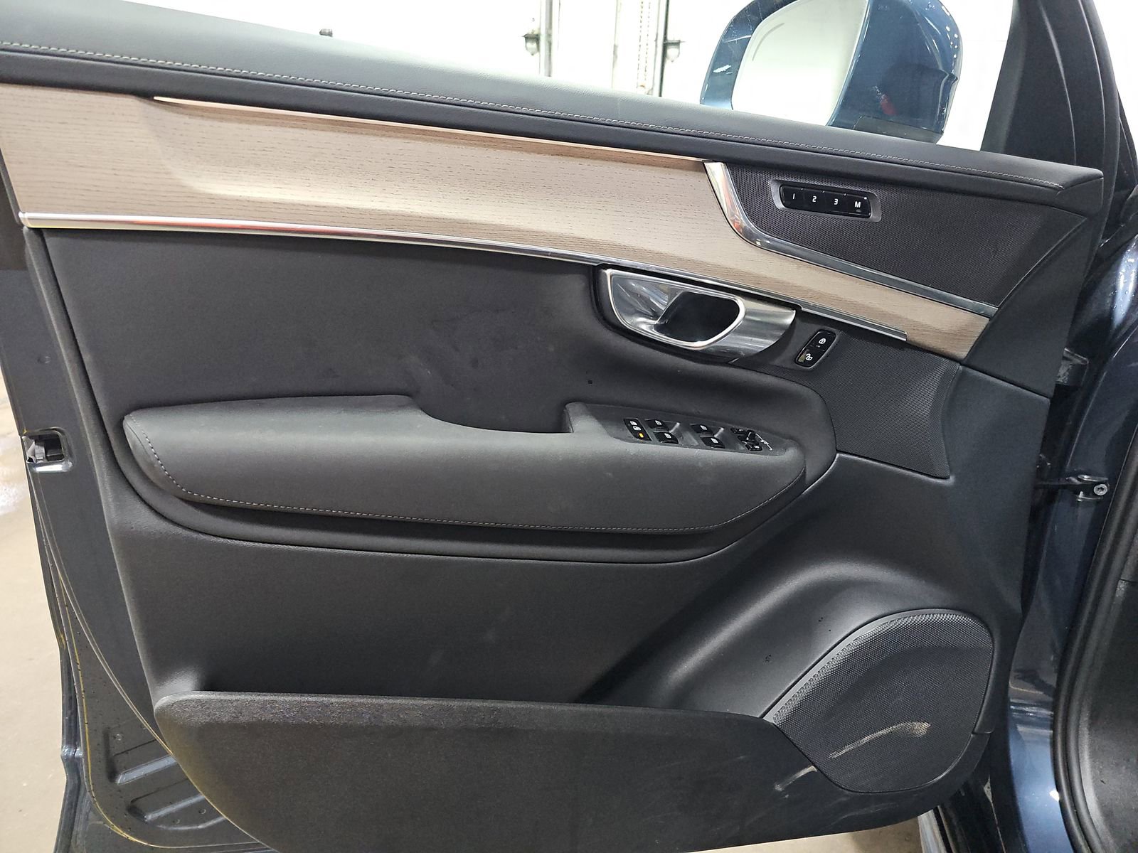 Used 2025 Volvo XC90 B6 Plus image 14