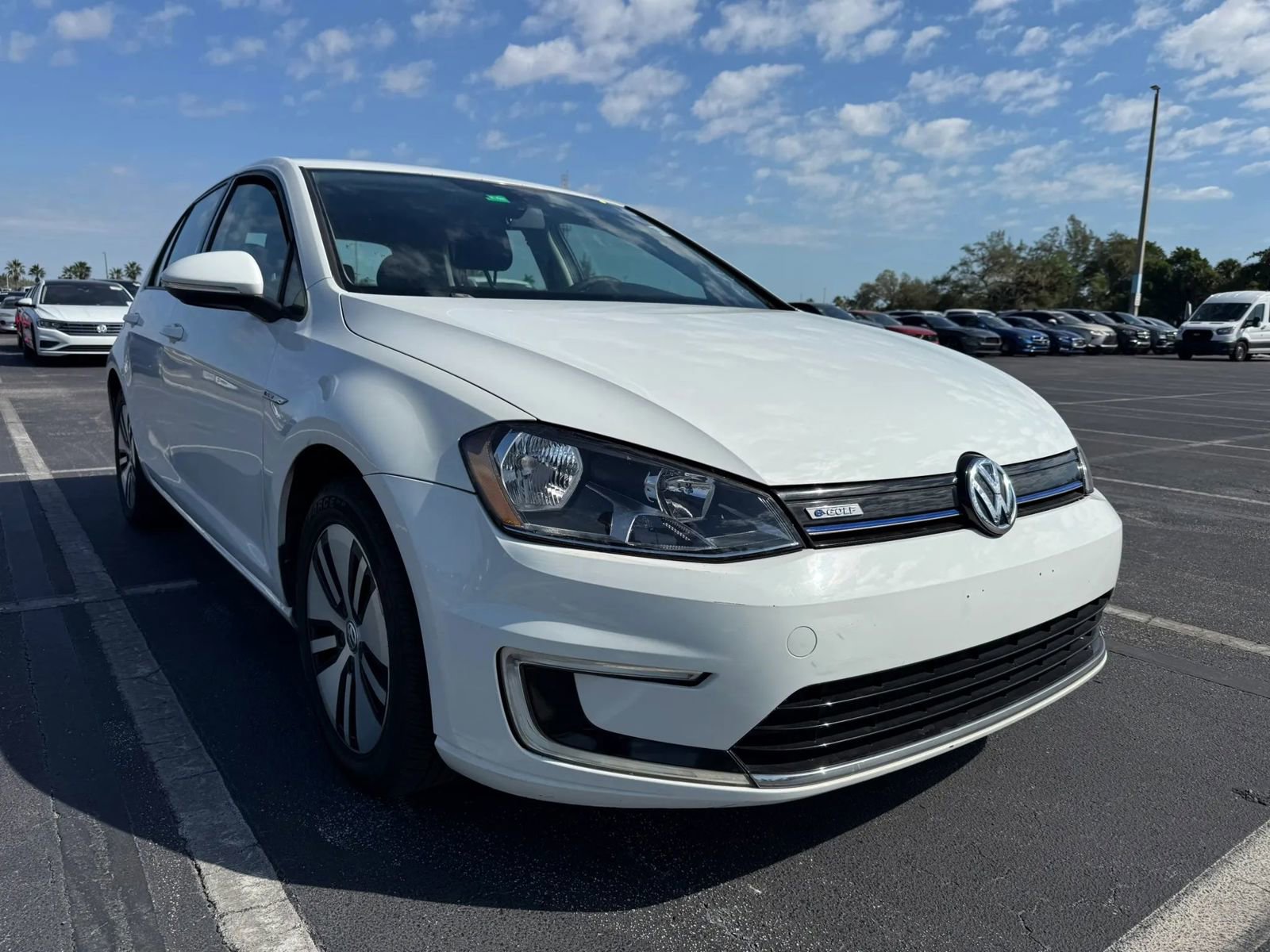 Used 2016 Volkswagen e-Golf SE FWD image 1