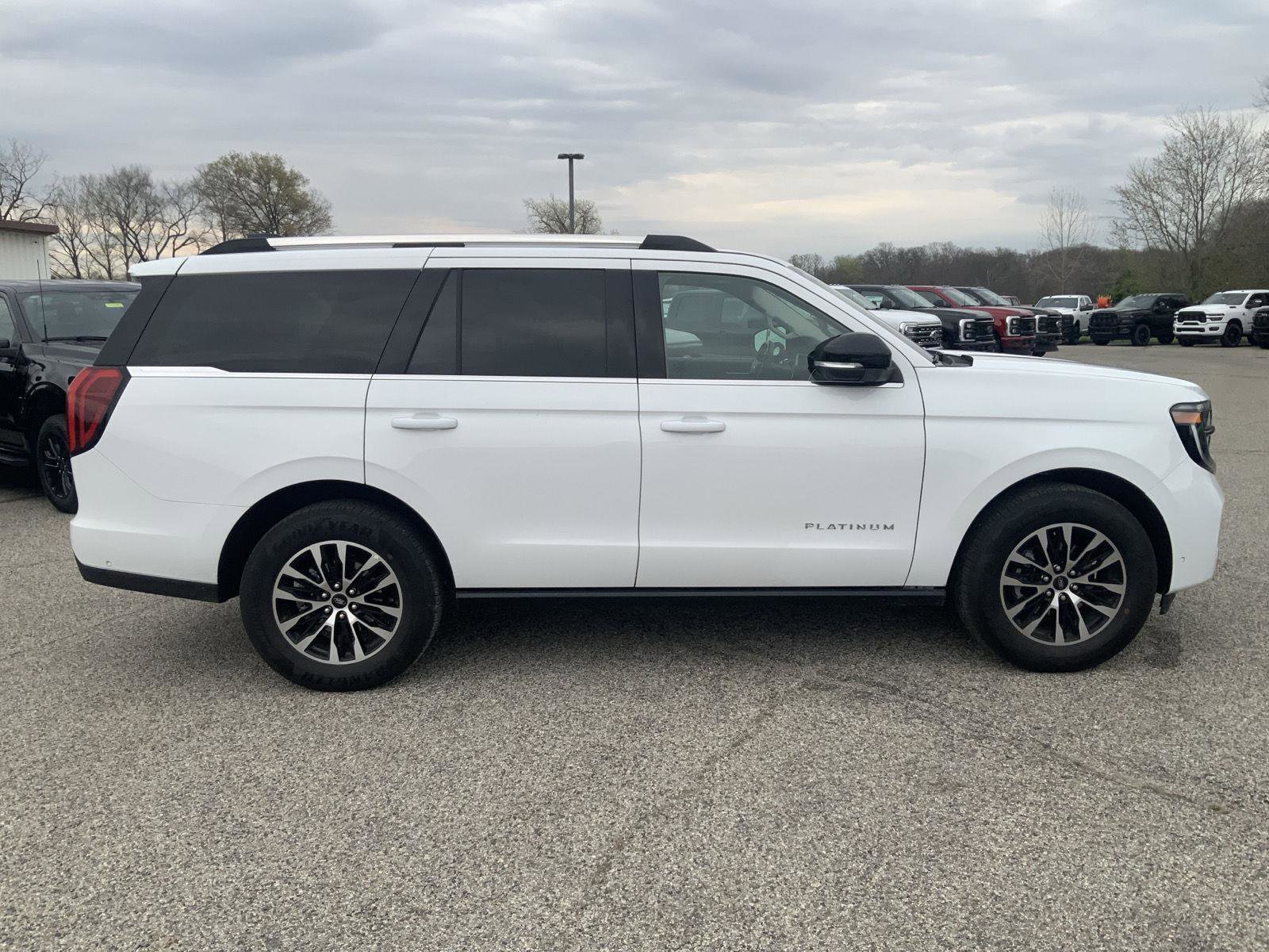 Used 2025 Ford Expedition Platinum image 17